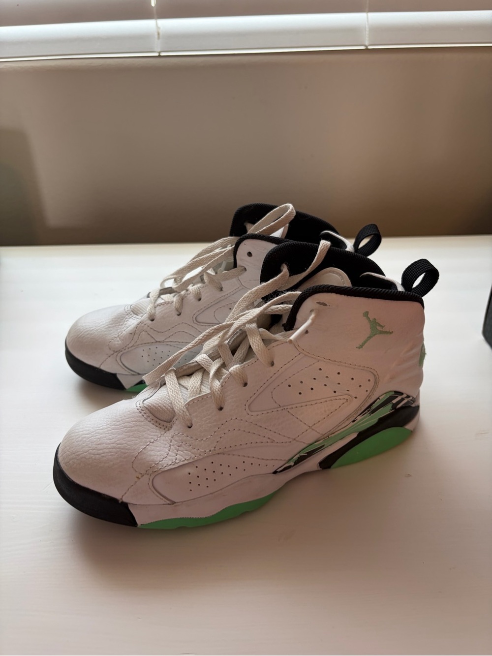 Nike jordan MVP Jordan Kids' White and Green Basketball Sneakers
